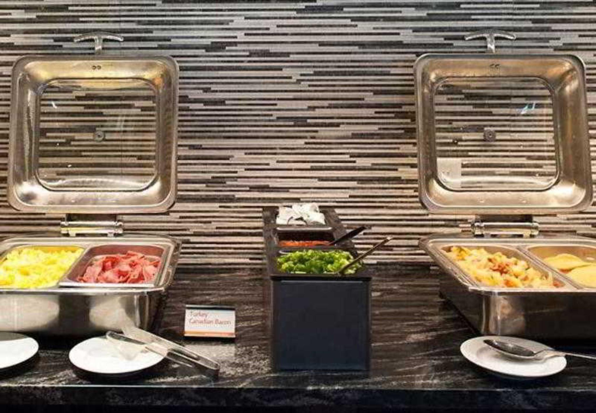 Residence Inn By Marriott Boston Logan Airport/Chelsea Restaurant photo